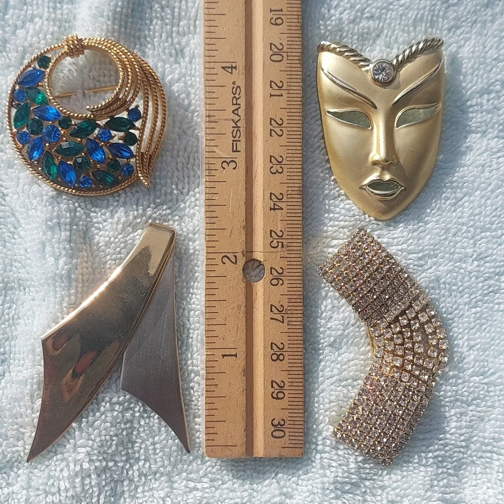 Set Of Vintage Pins Brooches Gold Tone Rhinestones - Picture 11 of 11